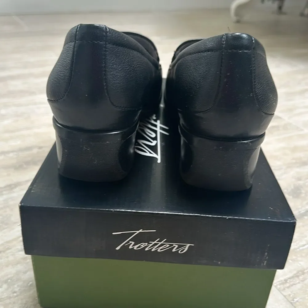 Trotters Marche black leather slip on shoes 9 1/2 W